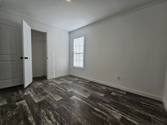 Building Photo - 1006 Myakka Dr