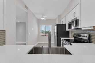 Building Photo - 6241 Pointe Regal Cir