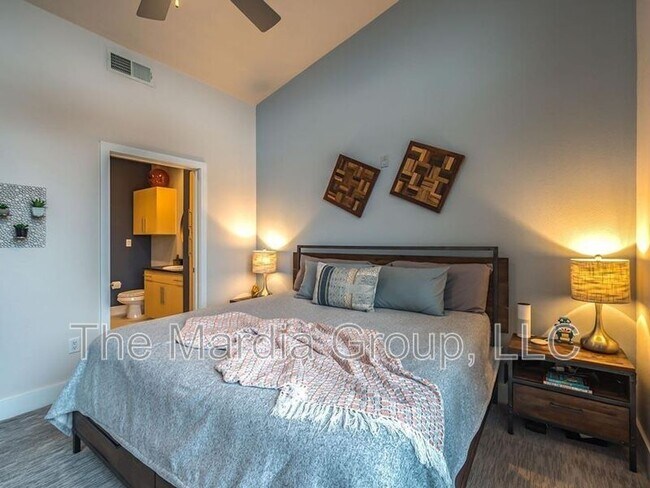 Foto del edificio - 4605 Cedar Springs Rd