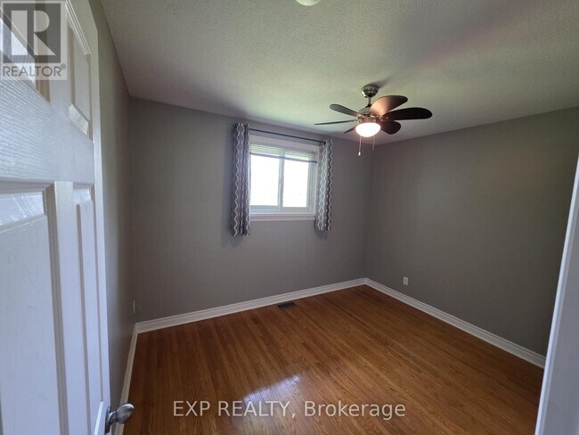 Building Photo - 37 Montcalm Dr
