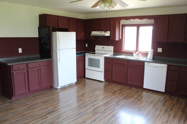 Foto del edificio - 2 Bedroom 1 Bath 2 Story House in Wellsville