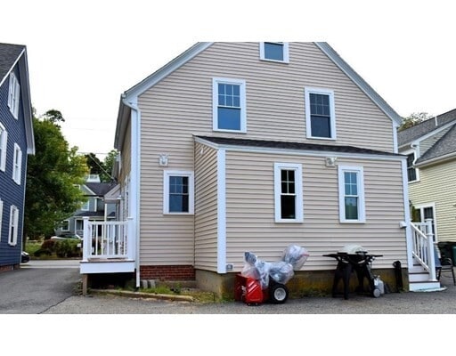 Building Photo - 520 Merrimac St