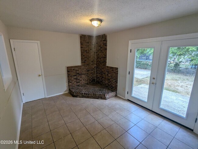 Foto del edificio - 6565 Hermitage Rd