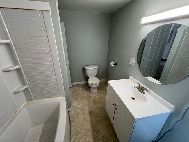 Building Photo - 292 W 5th St