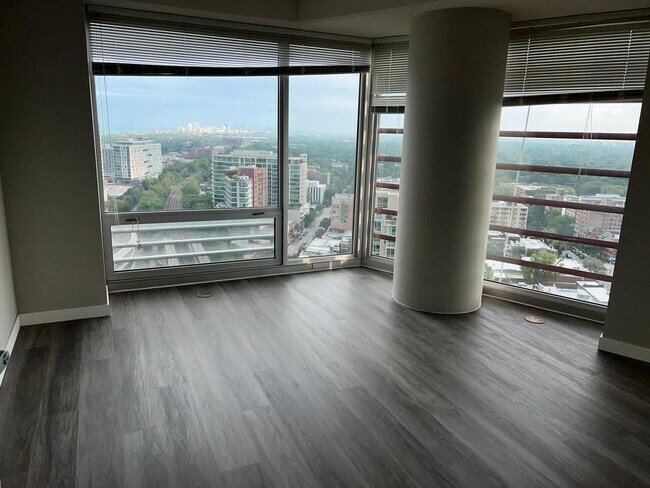 Foto del edificio - 1720 Maple Ave