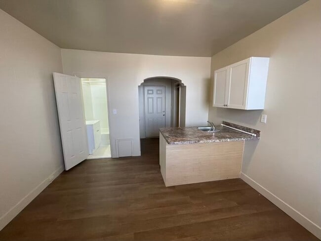 Building Photo - 44 S 200 E