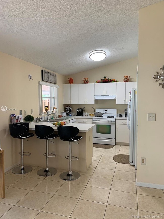 Foto del edificio - 19110 NW 89th Ct