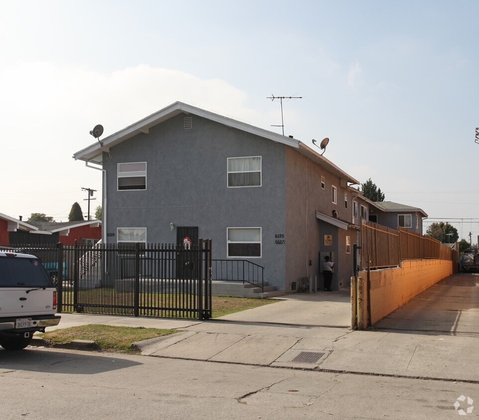 Foto del edificio - 6525-6529 S Victoria Ave