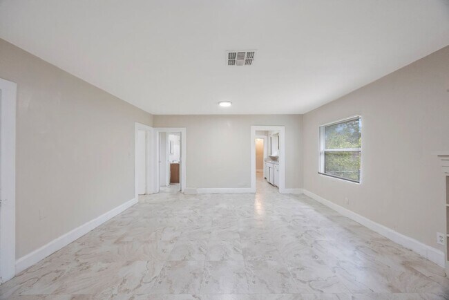 Foto del edificio - $25 App Fee* Spacious 3bdrm/1bath House **...