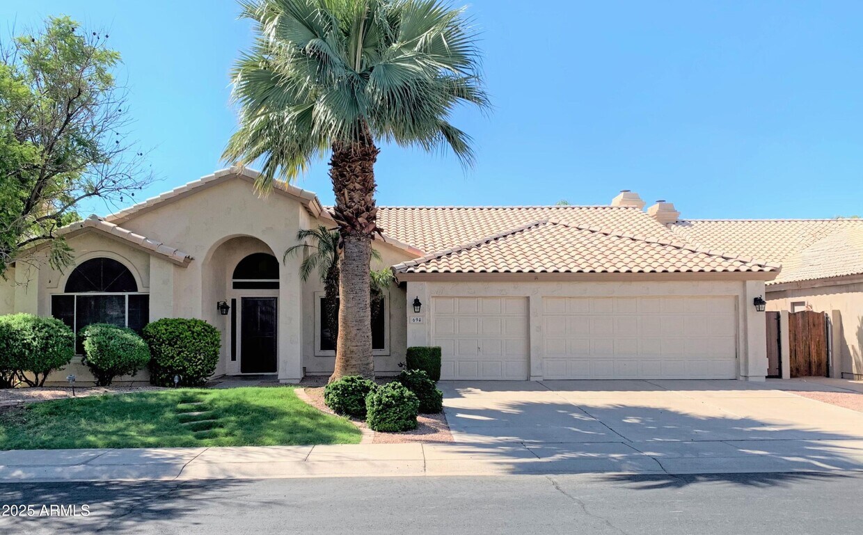 Foto principal - 694 N Longmore St