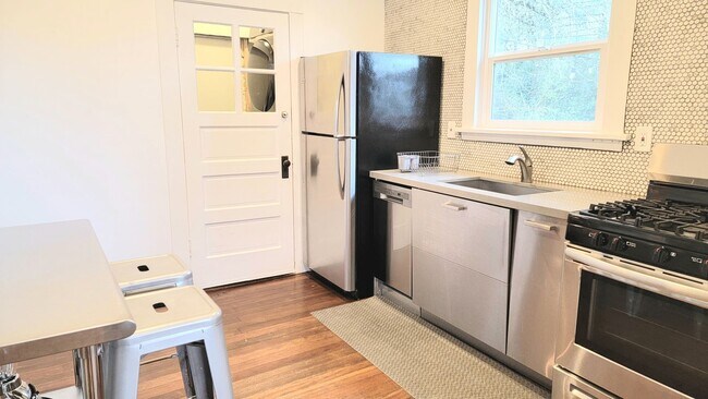 Foto del edificio - The Corbett Cottage, now available on mid ...