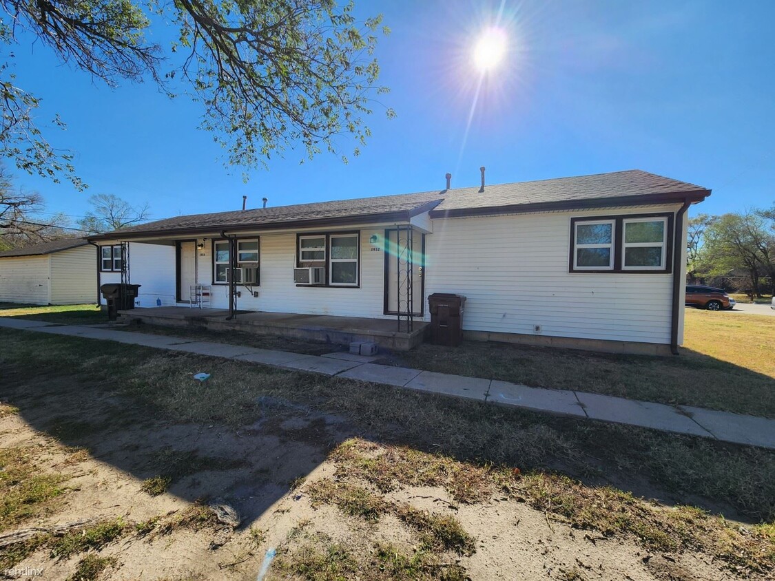 2 br, 1 bath Duplex - 1912 S Hiram St - Townhome Rentals in Wichita KS ...