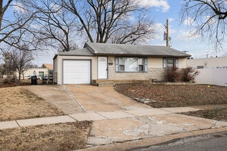 Building Photo - 615 Florland Dr