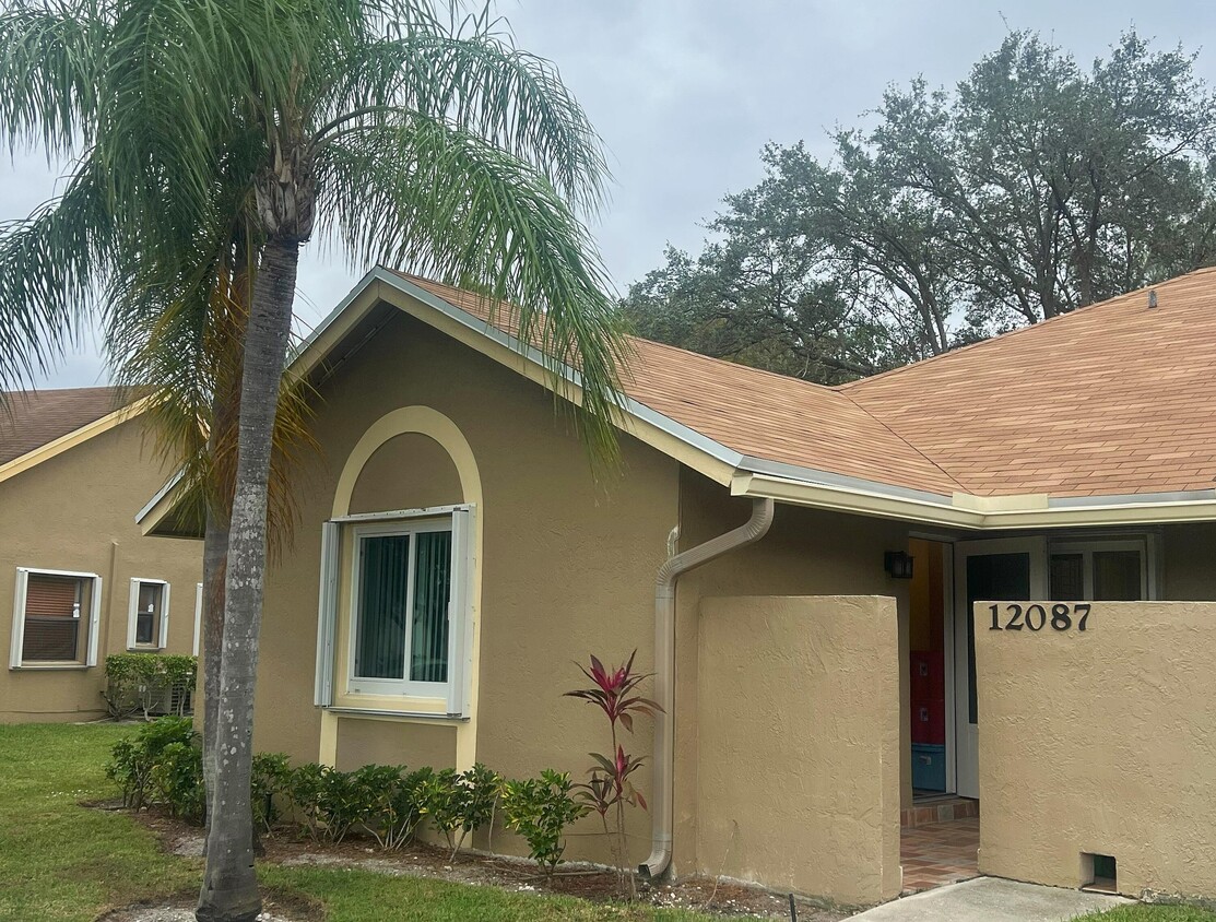 Foto principal - 12087 NW 44th St