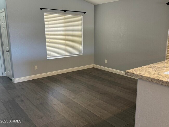 Foto del edificio - 2307 E Winchester Pl