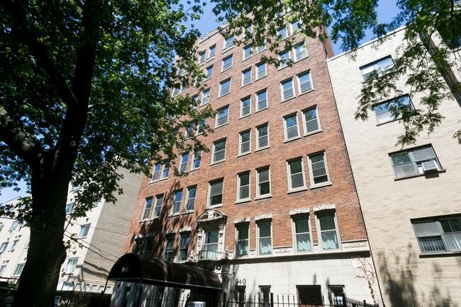 Building Photo - 940 W Winona St