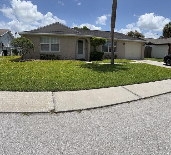 Building Photo - 9740 Lamantin Dr
