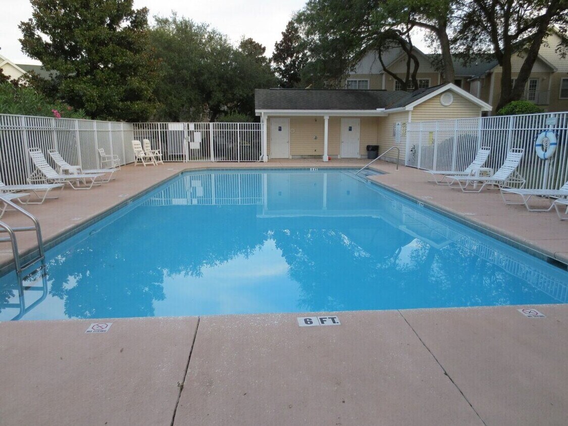 Building Photo - Quiet Condo at The Oaks at Niceville