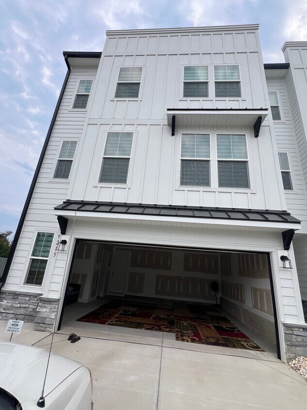 Foto principal - 9215 Walnut Hill Rd NW