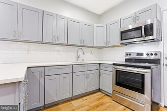 Building Photo - 1422 S Vogdes St