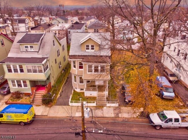 Building Photo - 155 Dewey St