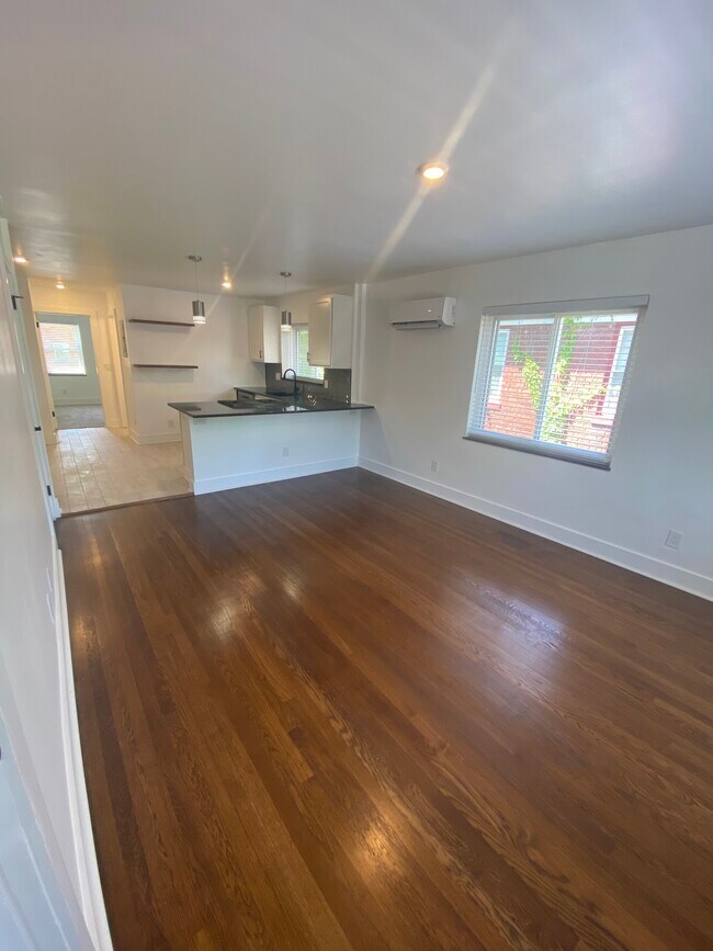 Hardwood living room - 3041 Cleinview Ave