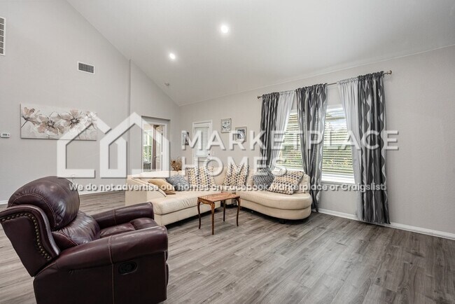 Foto del edificio - 1020 Woodduck Trail