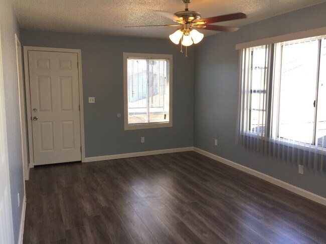 Foto del edificio - 2330 Locust Ave