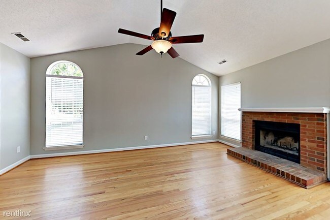 Foto del edificio - 9325 Oren Thompson Rd
