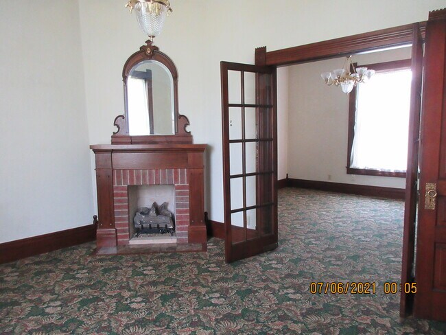 Building Photo - 110 N Main St