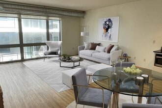 Building Photo - Daymark Uptown