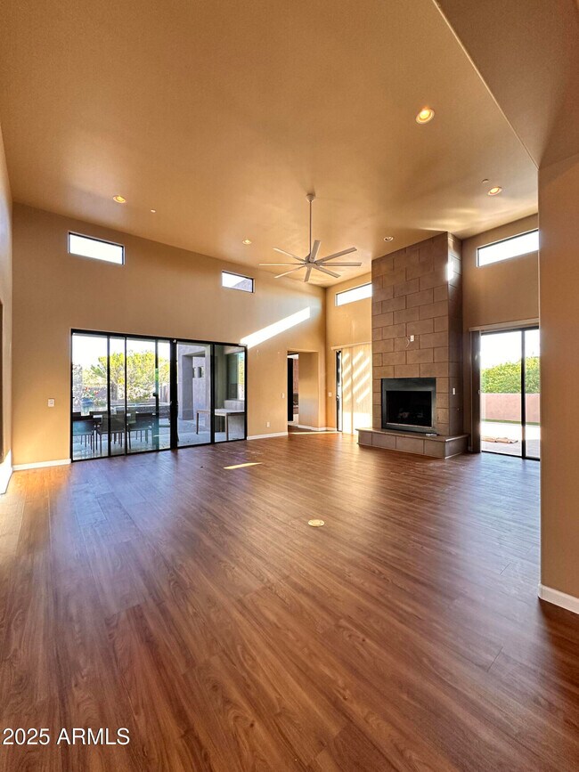 Building Photo - 9671 E Horizon Dr