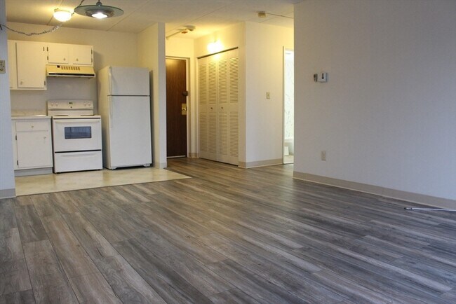Building Photo - 46 Cochituate Rd