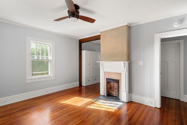 Building Photo - Absolutely Adorable Montford Cottage - One...