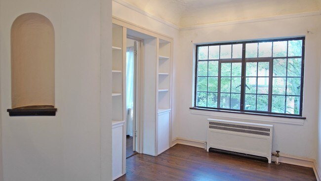 Building Photo - 33 Lakeside Pl
