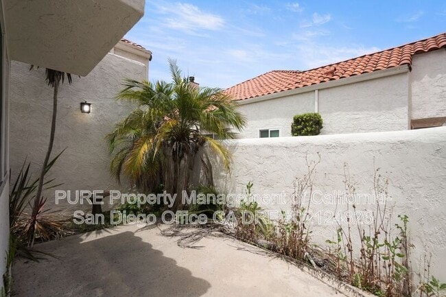 Building Photo - 4612 Villas Dr
