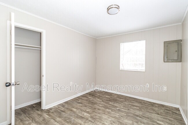 Foto del edificio - 1044 McArthur Rd