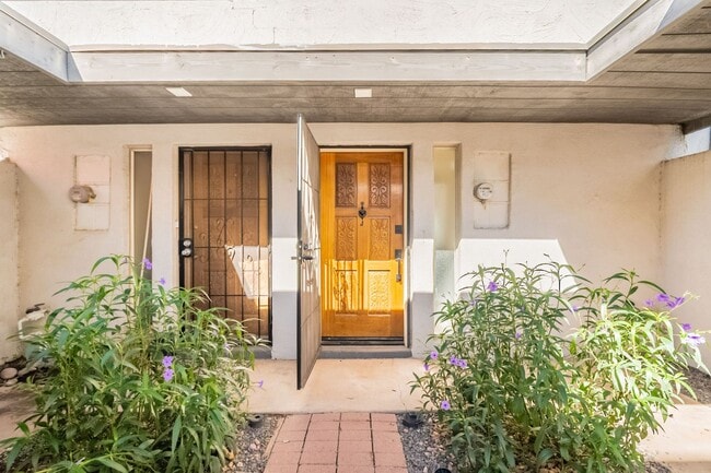 Foto del edificio - Short-Term Rentals OK *** Less than 2 mile...