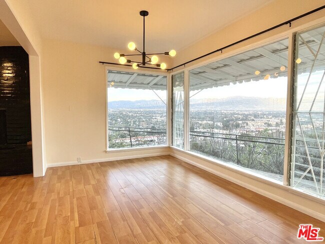 Foto del edificio - 3641 Sunswept Dr