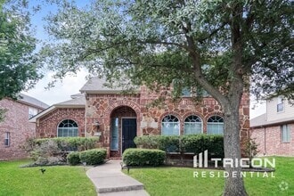 Building Photo - 2785 Greenway Dr