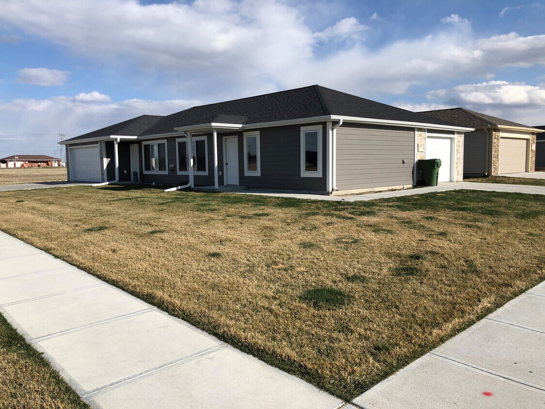 2208 E 34th St Kearney Ne 68847 Townhouse For Rent In Kearney Ne Apartments Com