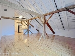 Building Photo - 32 Anthony St