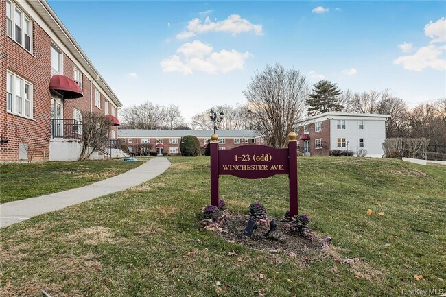 Foto del edificio - 15 Winchester Ave