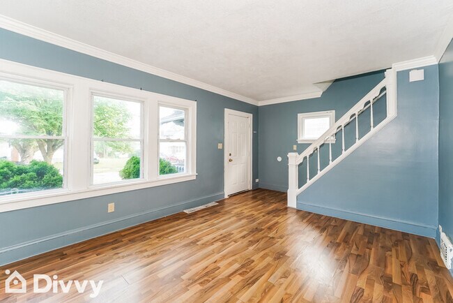 Building Photo - 5579 Dalewood Ave