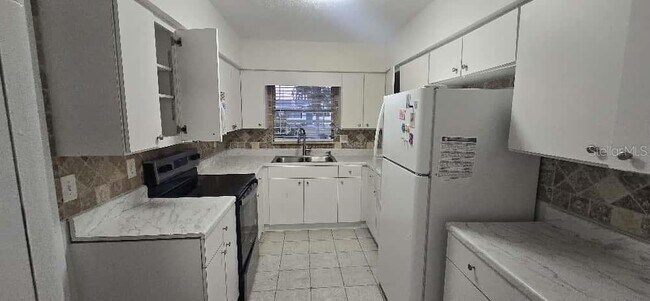 Foto del edificio - 401 Skylark Ln NW