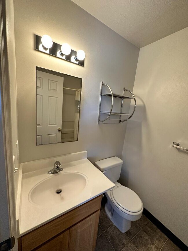 Foto del edificio - 677 E 600 N