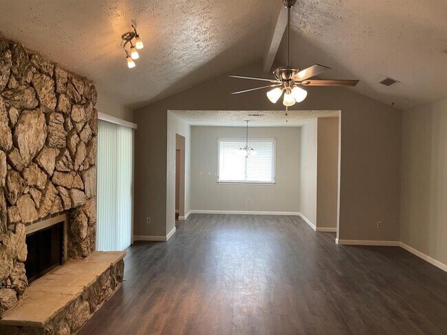 Foto del edificio - 17214 Modbury Dr