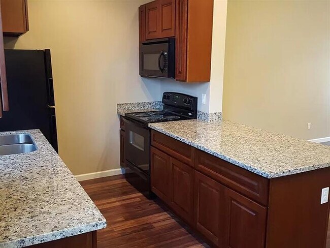 Building Photo - Spacious 1579 square feet of quality livin...