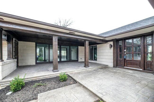 Building Photo - 501 Chinoe Rd