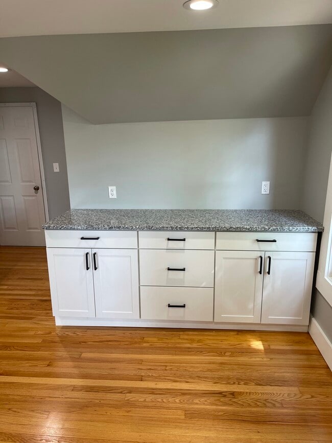 Building Photo - 188 S Orchard St